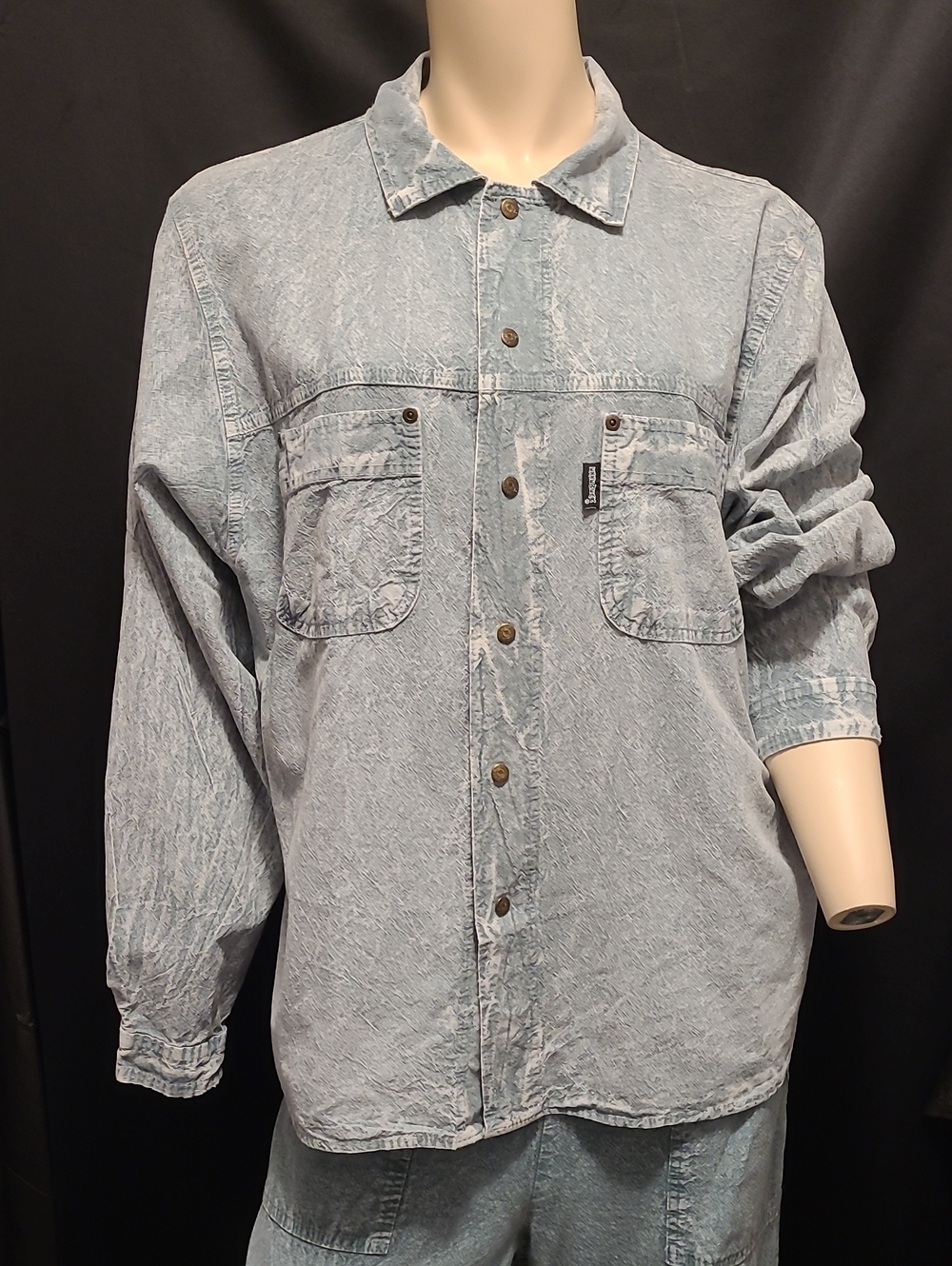 Vintage 1980s or 1990s Ezze Wear acid-wash denim Style shirt SIZE LG READ DESC.